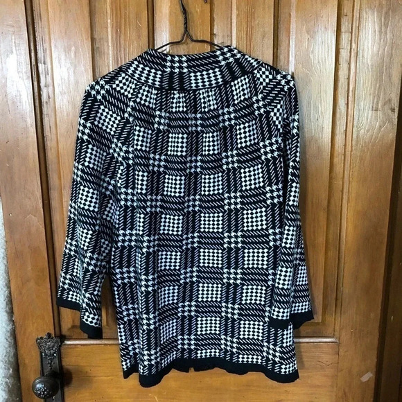 LAVENA 3/4 Length Sleeved Cardigan - Picture 5 of 11